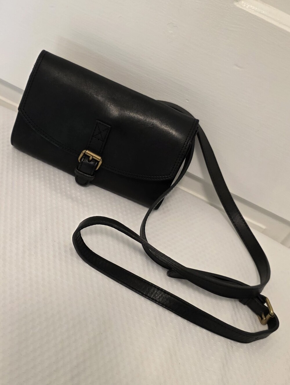Eddie Bauer Black Leather Crossbody/Clutch Trifold, Casual